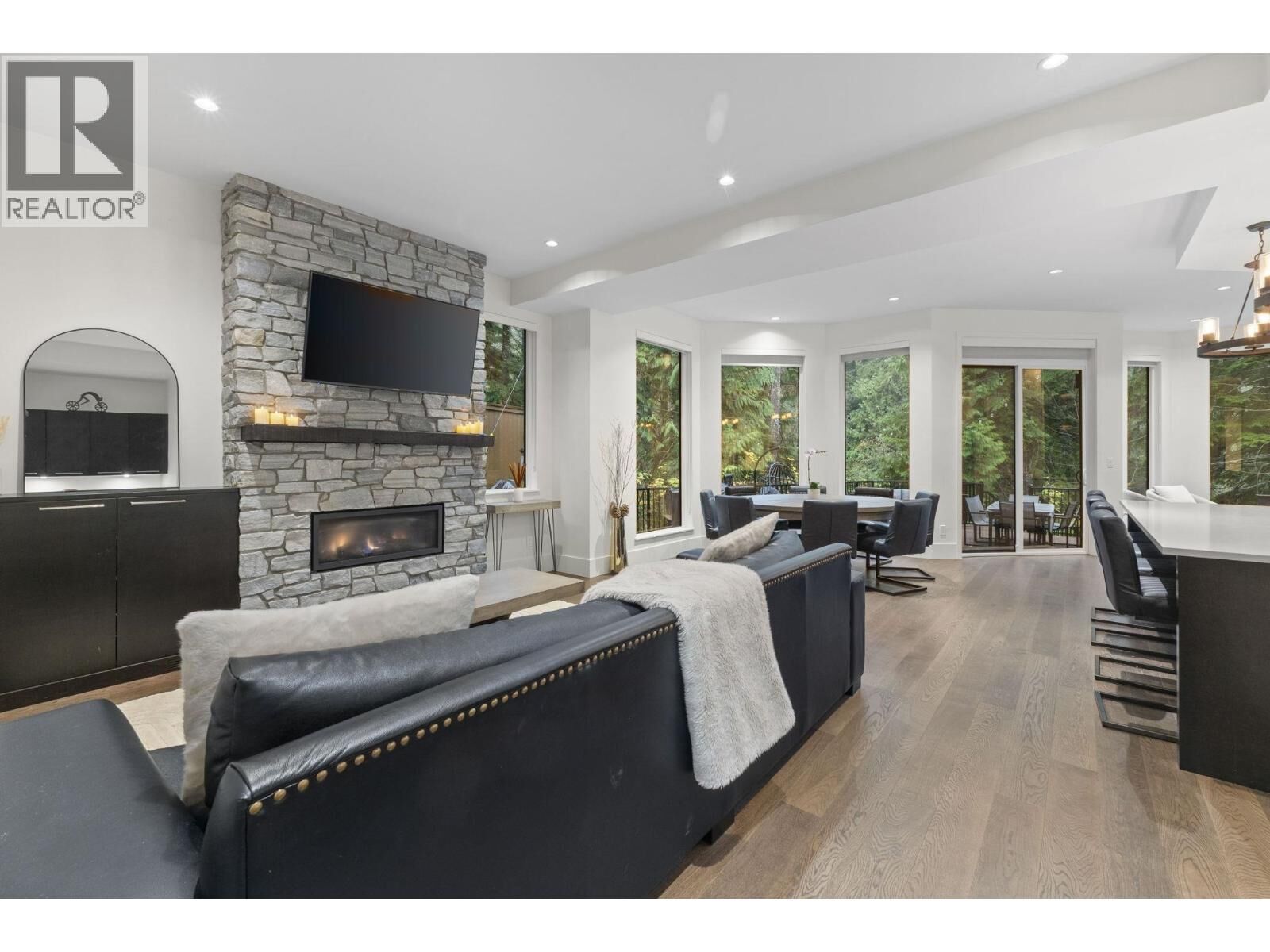 Property Photo:  3295 Sunnyside Road 22  BC V3H 4Z4 