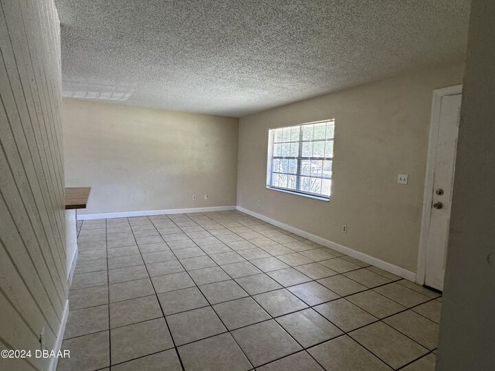 Property Photo: 319 Cavanah Drive B FL 32117