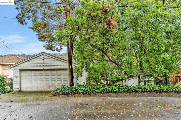 Property Photo:  5416 Estates Drive  CA 94618 