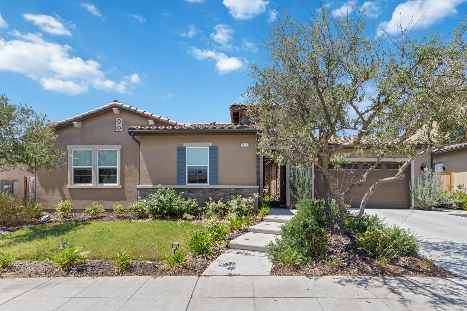 Property Photo:  911 Highland Road W  CA 93636 