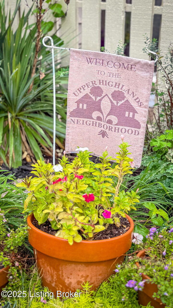 Property Photo:  1935 Gardiner Ln G97  KY 40205 