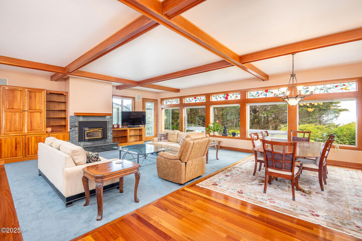 Property Photo: 1055 NW Estate Drive OR 97376