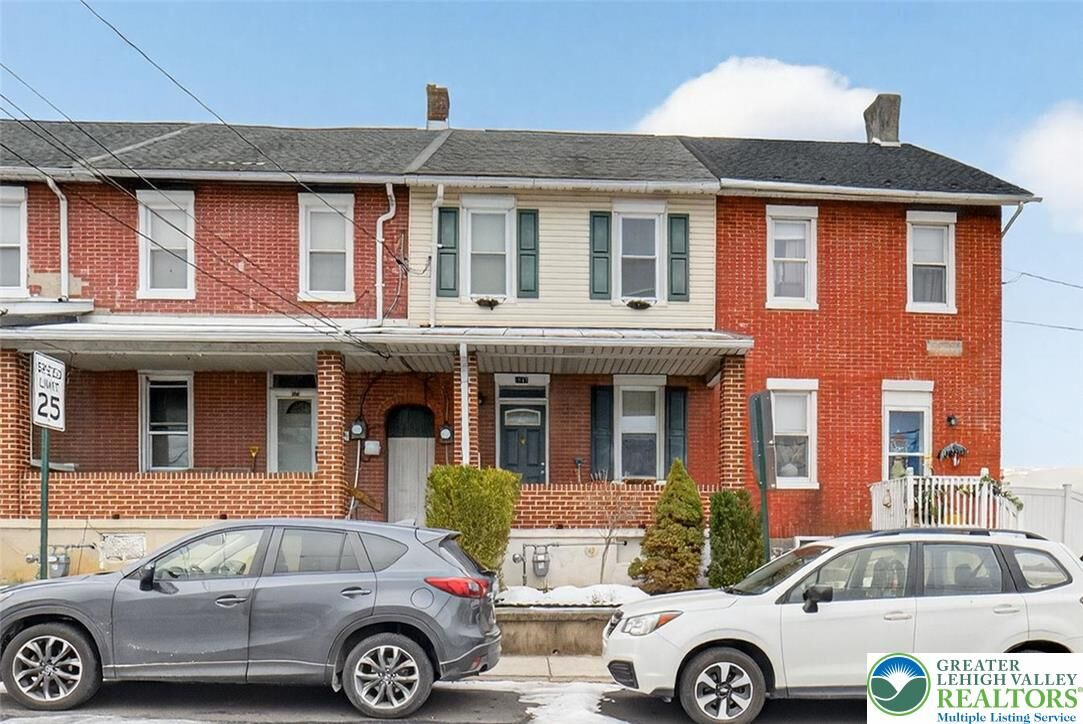 Property Photo:  1127 Oak Street  PA 18037 
