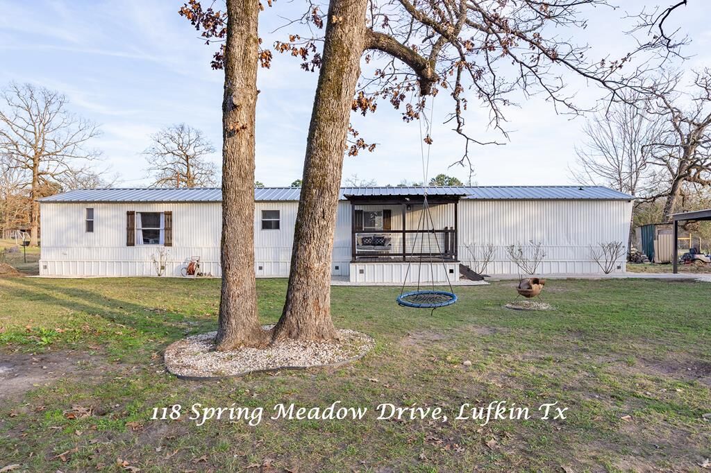 Property Photo: 118 Spring Meadow TX 75901