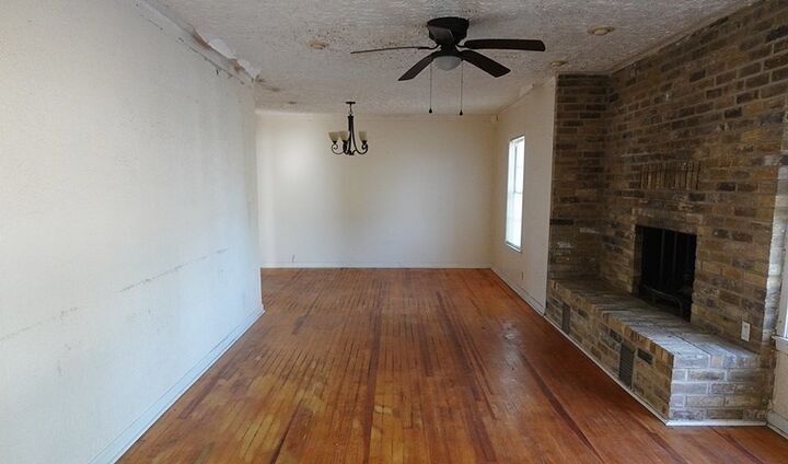 Property Photo: 1010 East First Street TX 75845
