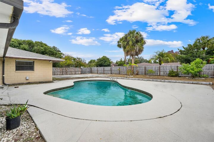 Property Photo:  1009 Terry Drive  FL 32714 