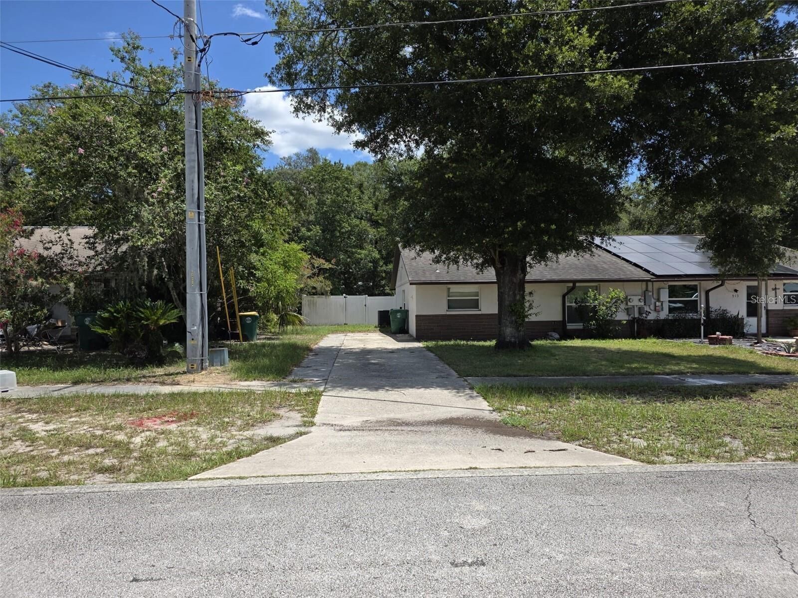 Property Photo:  915 Marlboro Drive  FL 32724 