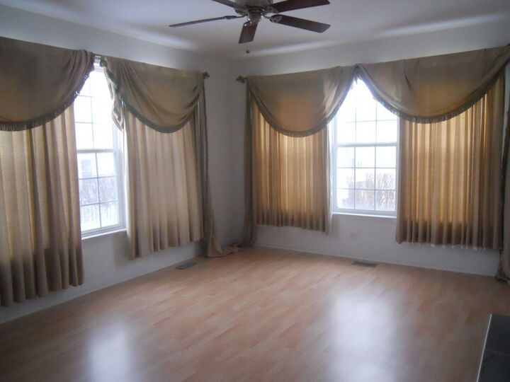 Property Photo: 524 E Knox Street IL 60074