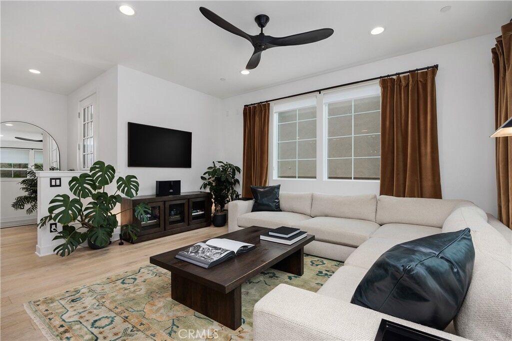 Property Photo:  1146 E Cove Place  CA 92024 