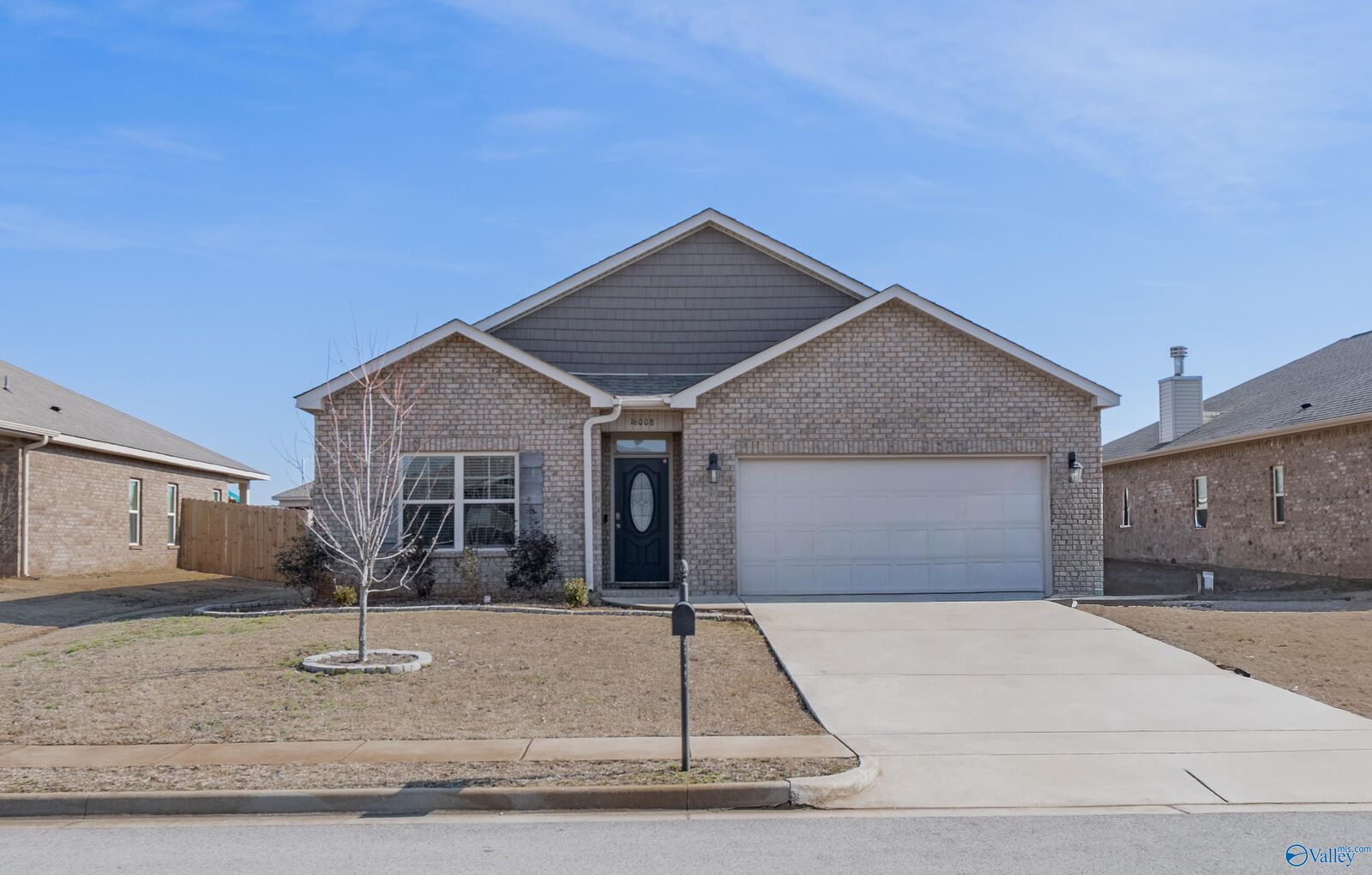 Property Photo: 16008 Glenncrest Lane AL 35749