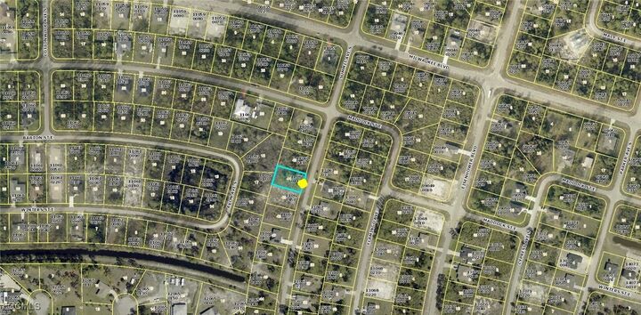 Property Photo: 612 Summit Avenue S FL 33974