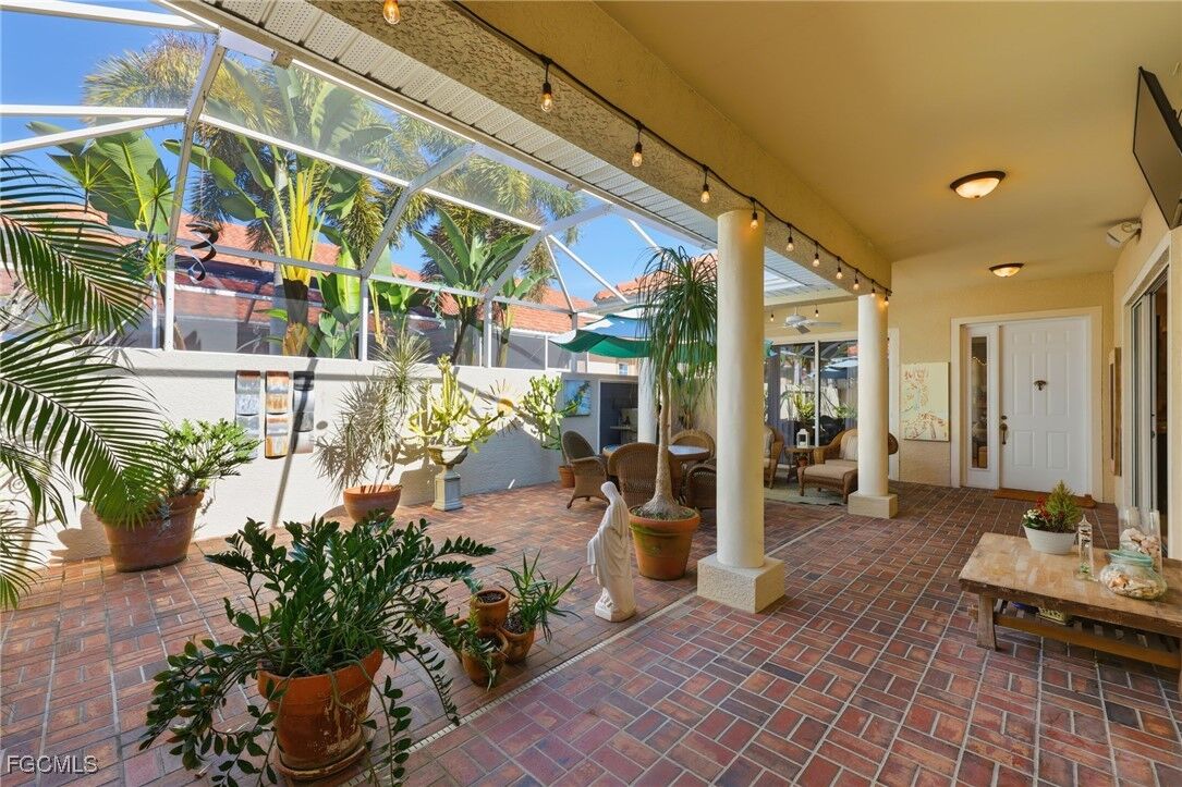 Property Photo:  13924 Bently Circle  FL 33912 