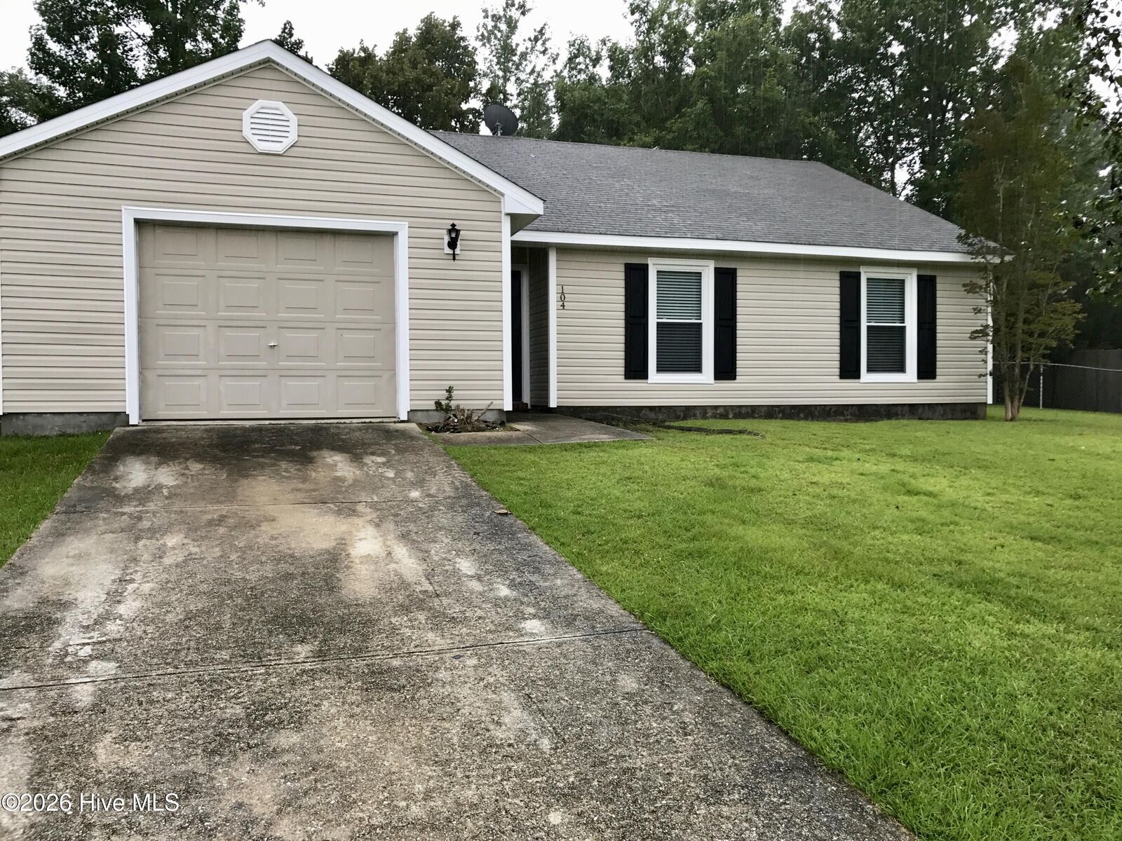 Property Photo:  104 E Pebble Court  NC 28546 