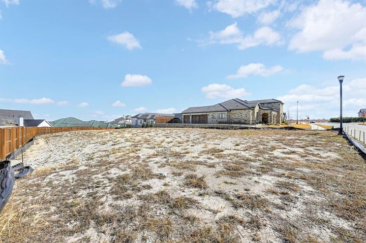 Property Photo:  13725 Nouvelle Circle  TX 76008 