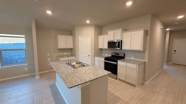 Property Photo: 8445 Hollymead Lane TX 76131