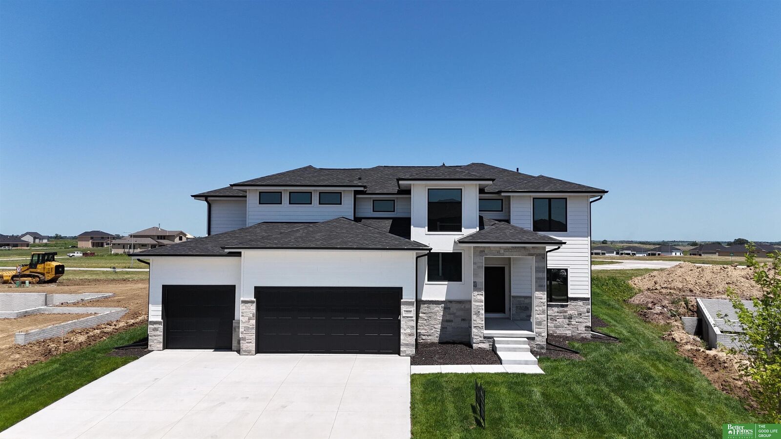 Property Photo: 19606 Jaynes Street NE 68022