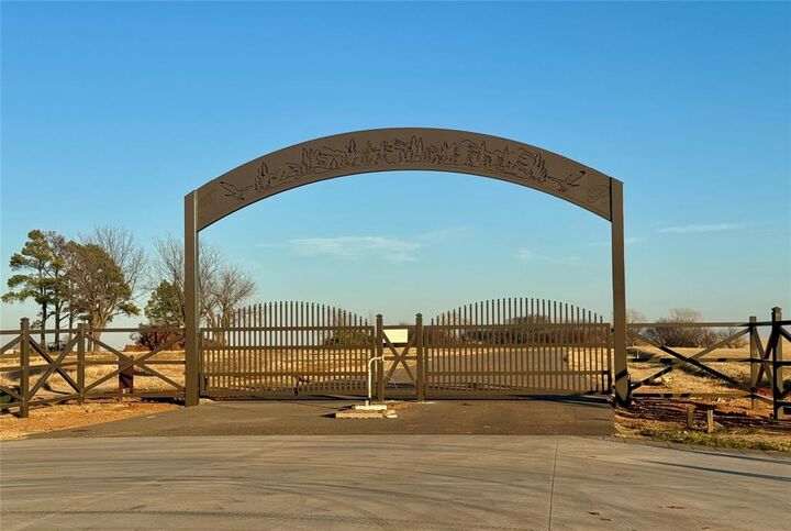 Property Photo:  000000000 Friend Circle  OK 73018 