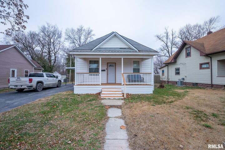 Property Photo:  215 S Pruyn Street  IL 62881 