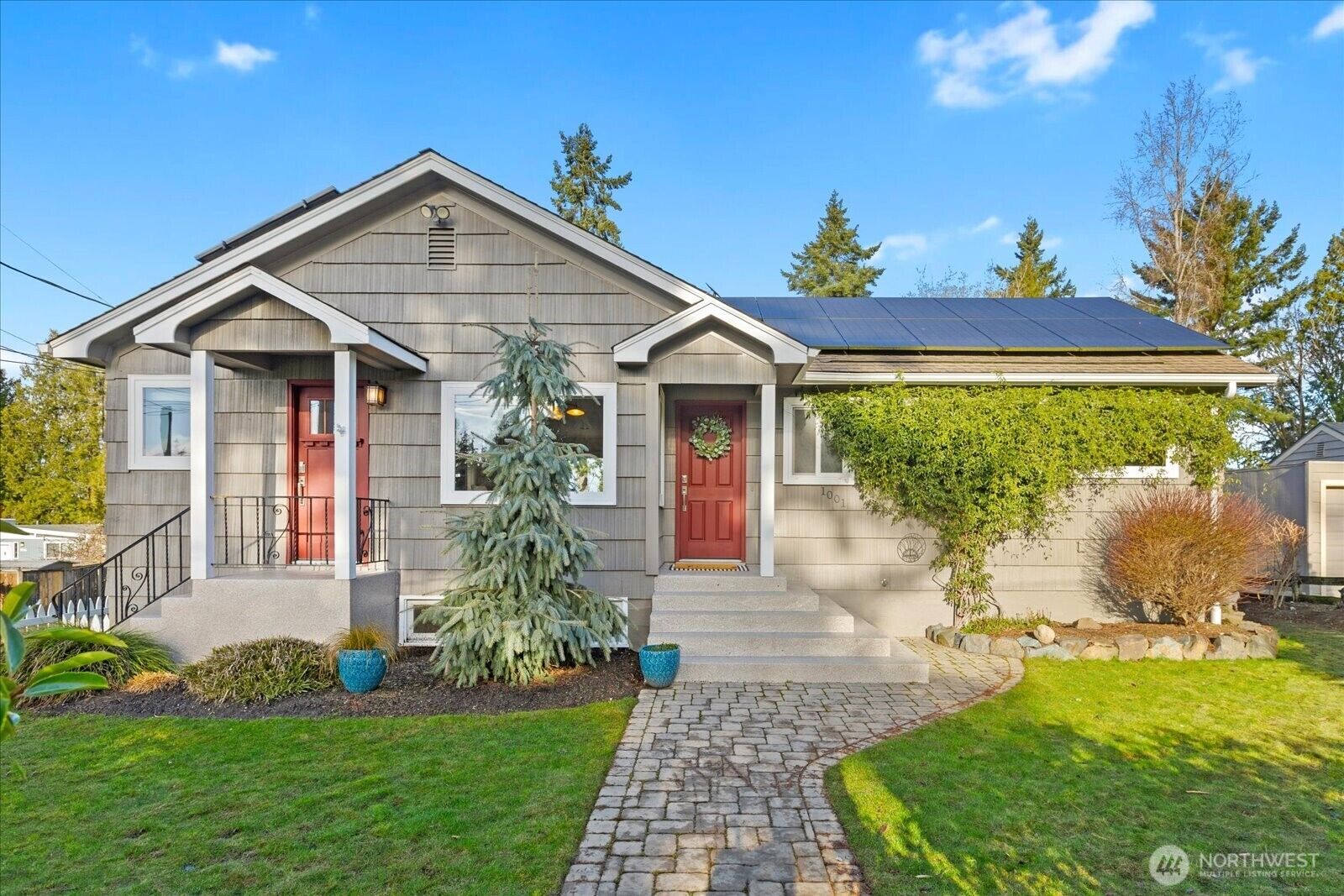 Property Photo: 1001 Maple Street WA 98020