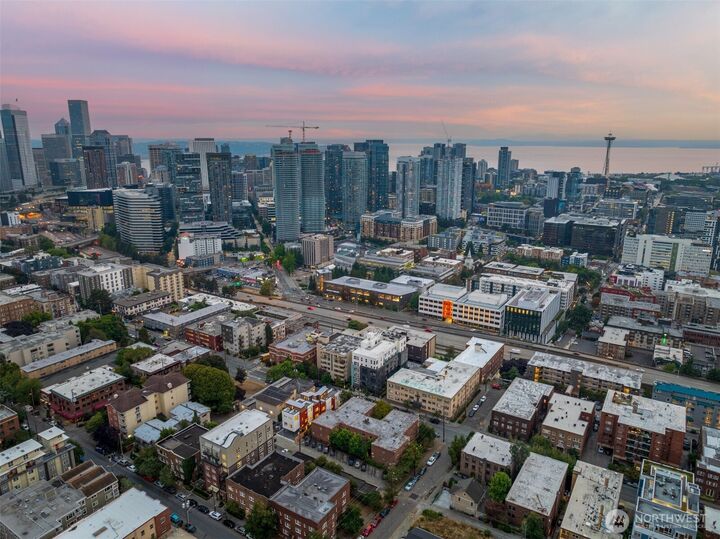 Property Photo:  318 D  Bellevue Avenue E  WA 98102 