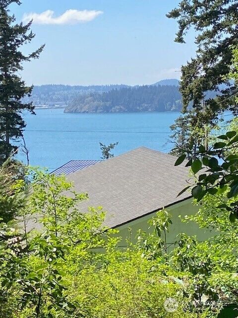 Property Photo:  7408  Holiday Boulevard  WA 98221 