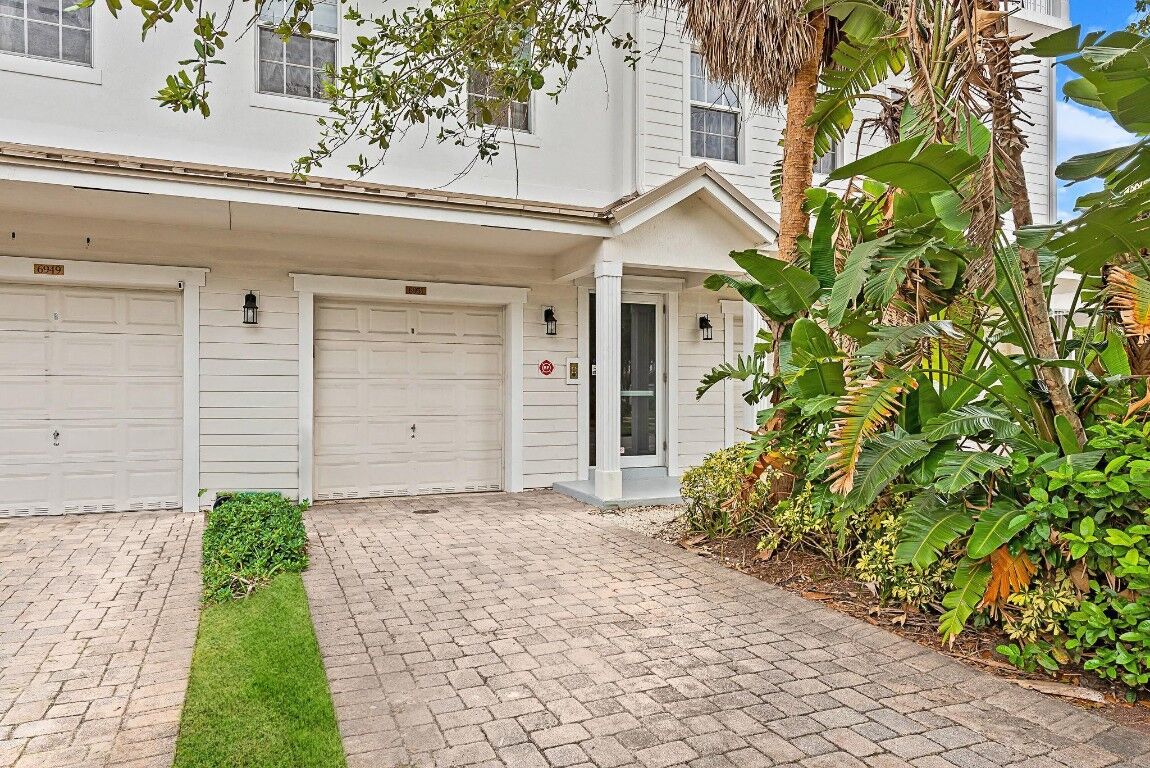 Property Photo:  6951 Lakeside Circle 216-2  FL 33314 