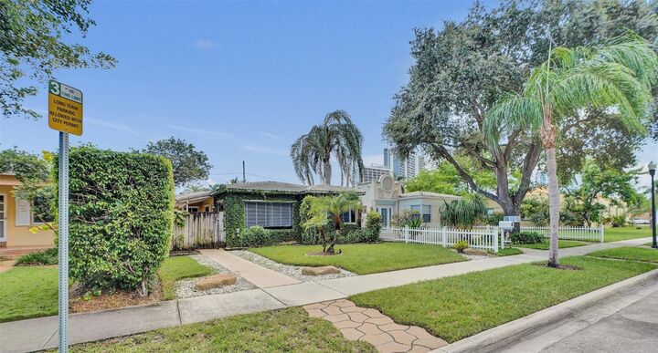 Property Photo:  1626 Tyler Street  FL 33020 