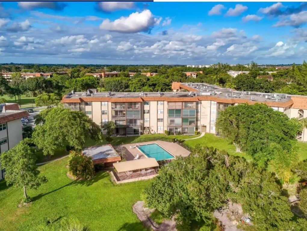 Property Photo: 6100 S Falls Circle Drive 204 FL 33319