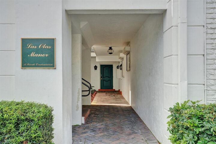 Property Photo:  1212 SE 2nd Court 201  FL 33301 