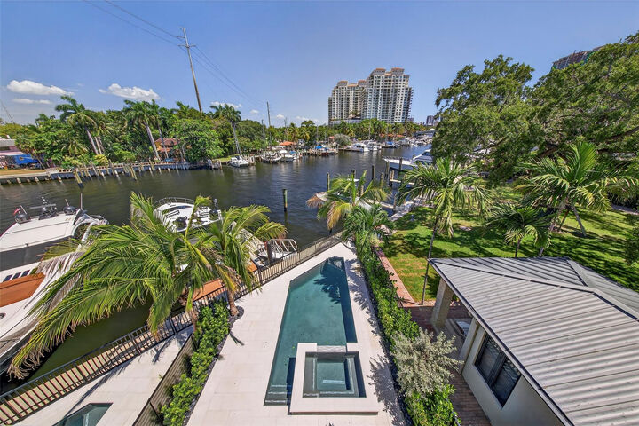 Property Photo:  621 SW 5 Place  FL 33315 