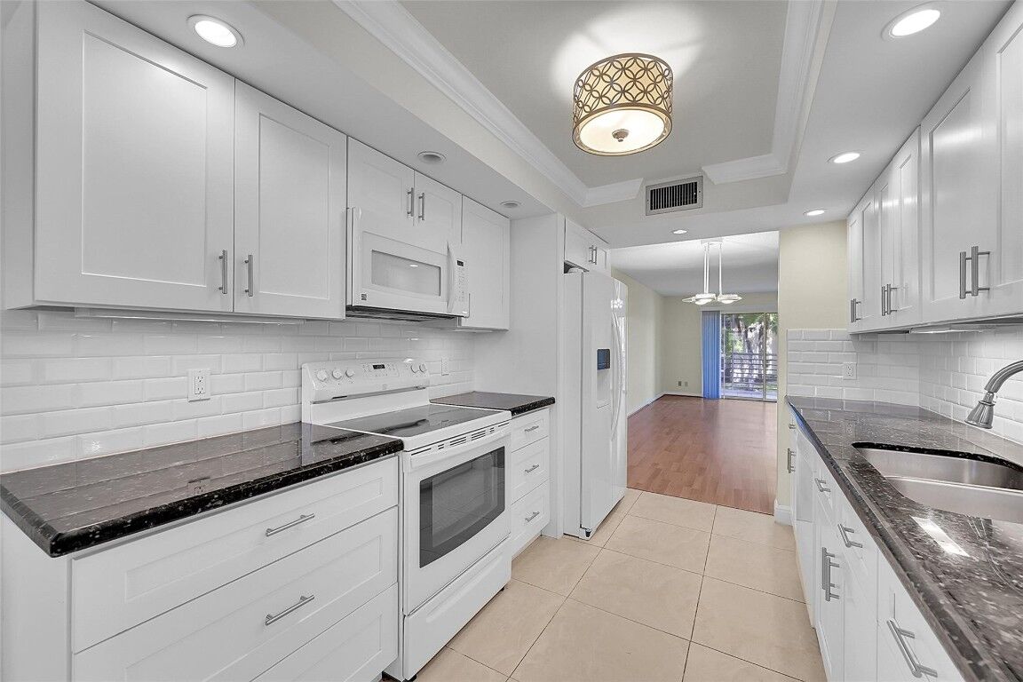 Property Photo:  1802 Eleuthera Point E2  FL 33066 