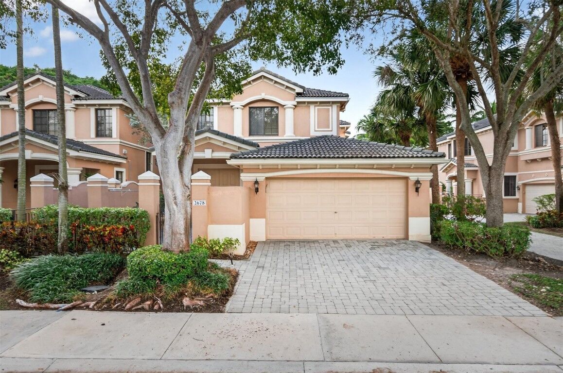 Property Photo:  2678 Center Court Drive 2678  FL 33332 