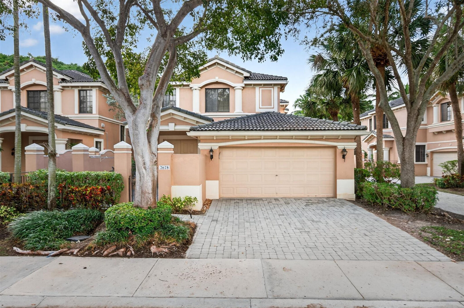 Property Photo:  2678 Center Court Drive 2678  FL 33332 