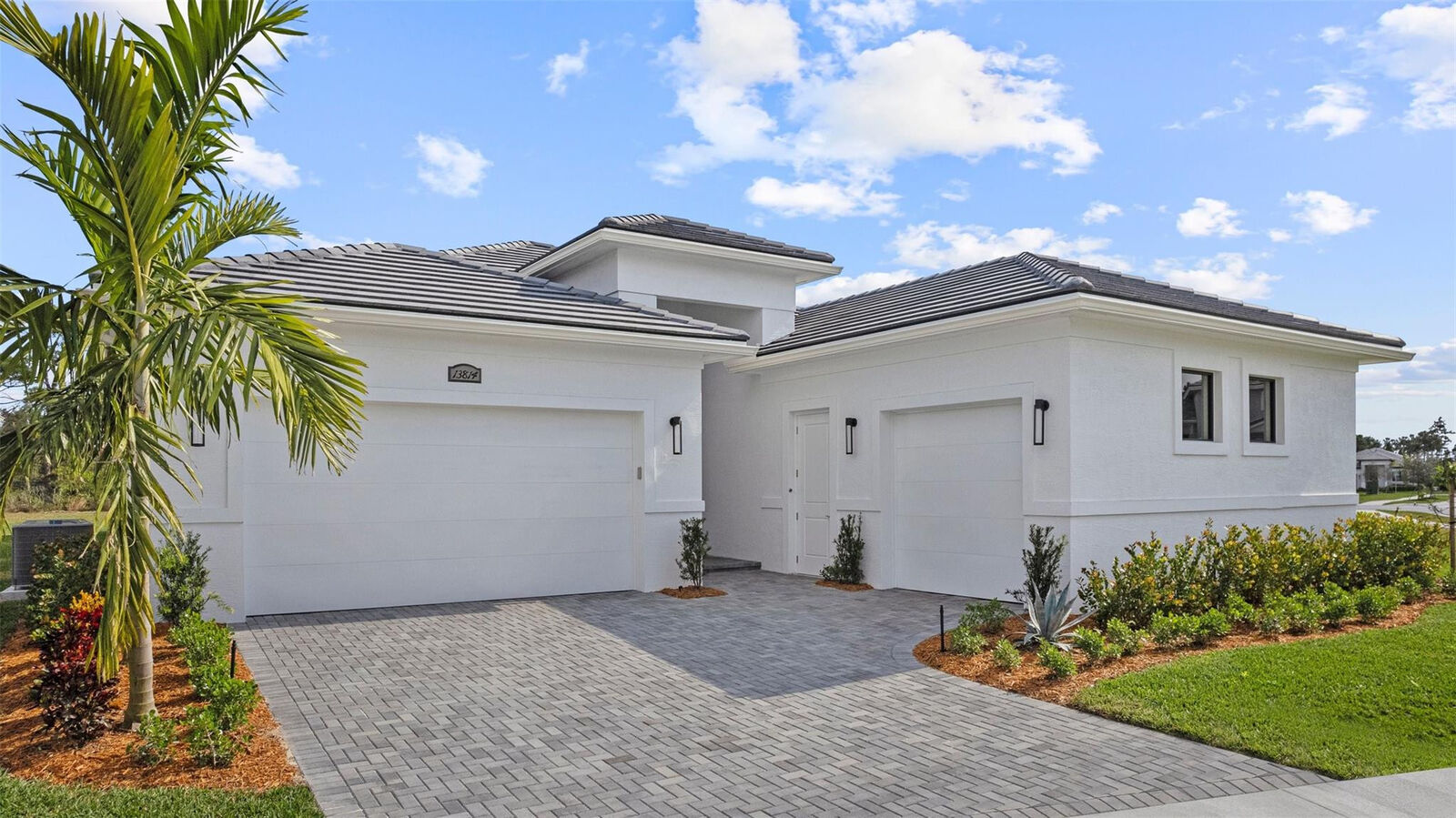 Property Photo: 13814 SE Chantilly Trace FL 34984