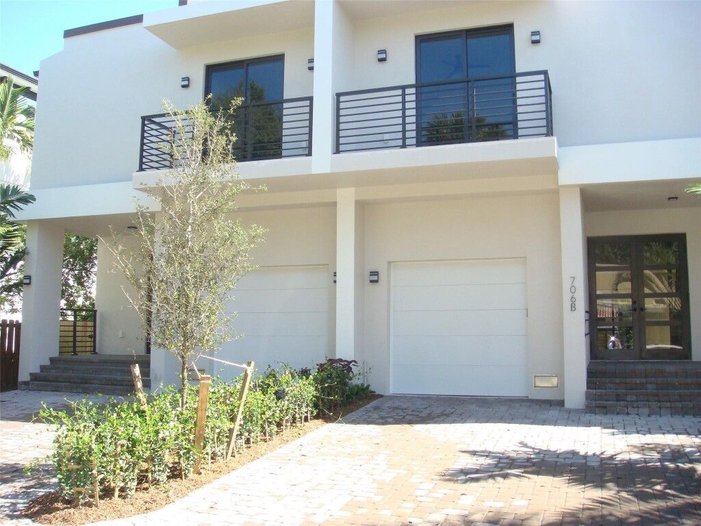 Property Photo:  706 SW 9 Te B  FL 33315 