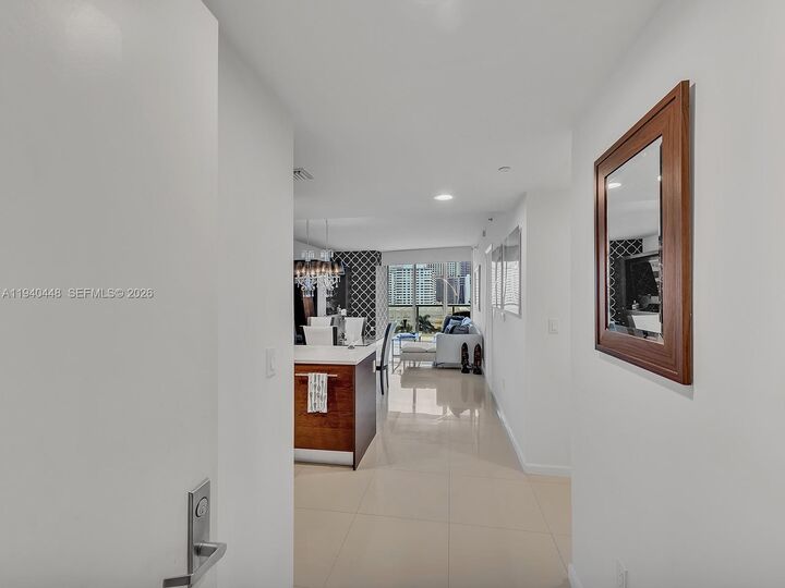 Property Photo:  495 Brickell Ave 1007  FL 33131 