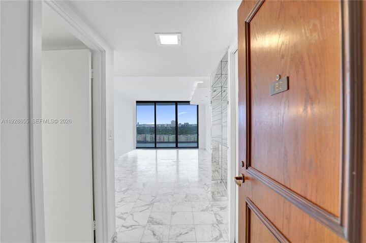 Property Photo:  19707 Turnberry Way 16C  FL 33180 