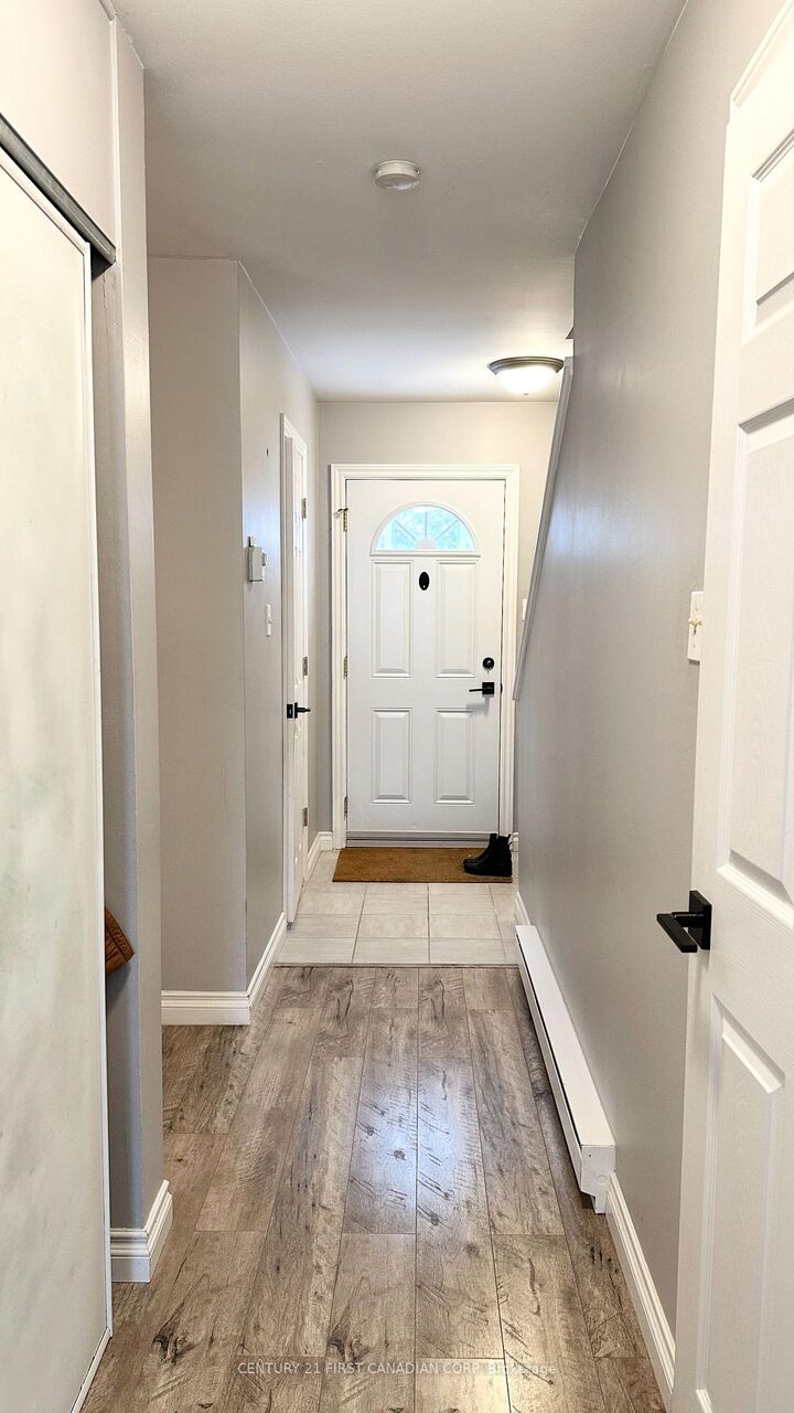 Property Photo:  166 Southdale Road W 7  ON N6J 2J1 