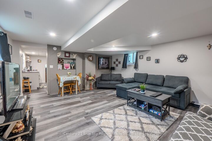 Property Photo:  242 Princess Street E  ON P1B 1P9 