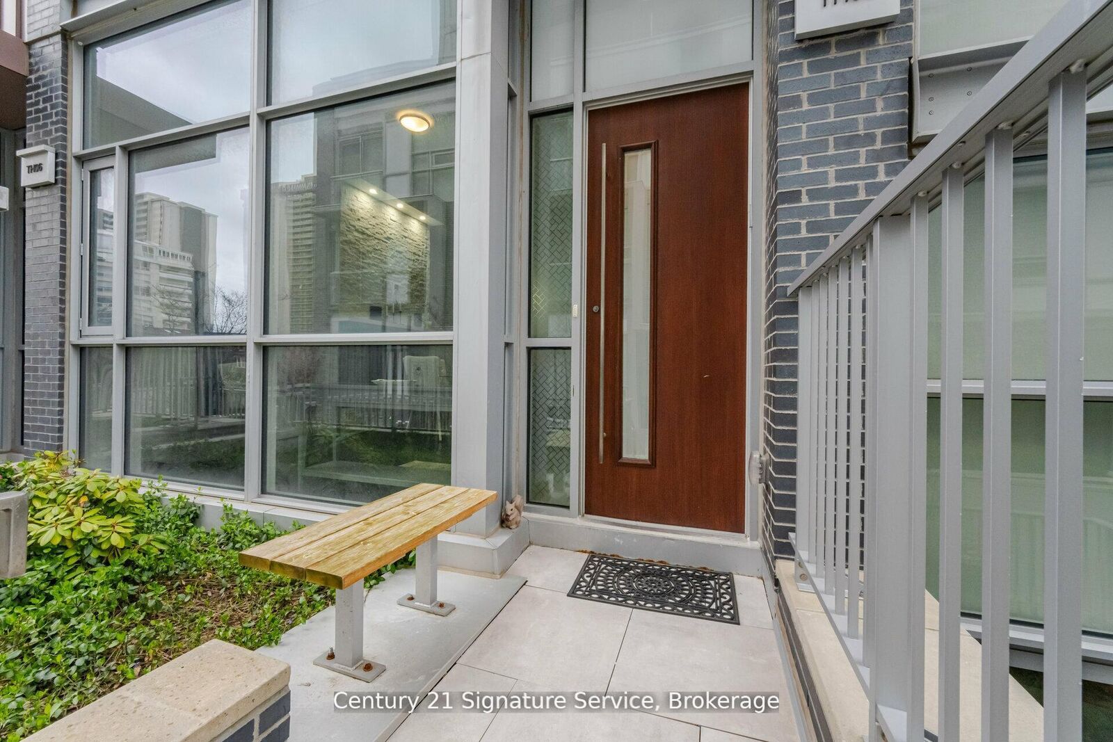 Property Photo:  101 Erskine Avenue Th05  ON M4P 0C5 