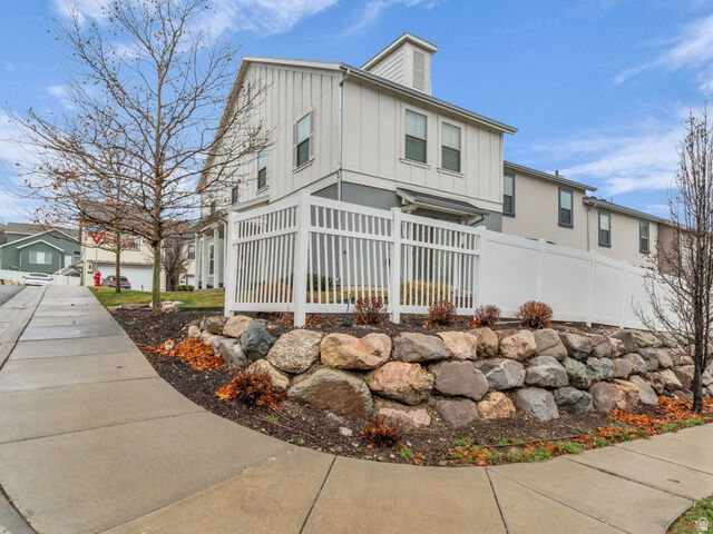 Property Photo:  1517 E Primrose Ln  UT 84040 