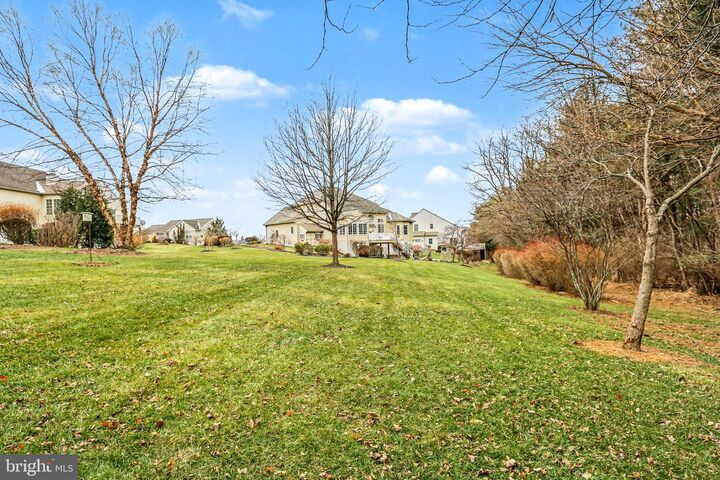 Property Photo:  869 Water Edge Ct L-0062 Court  PA 17046 