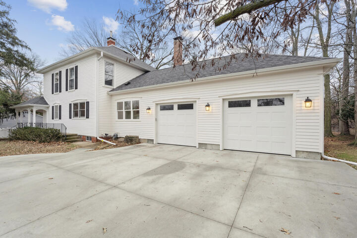 Property Photo:  411 Oliver Avenue  IA 50014 