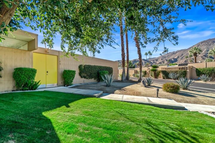 Property Photo:  72817 El Paseo #816  CA 92260 