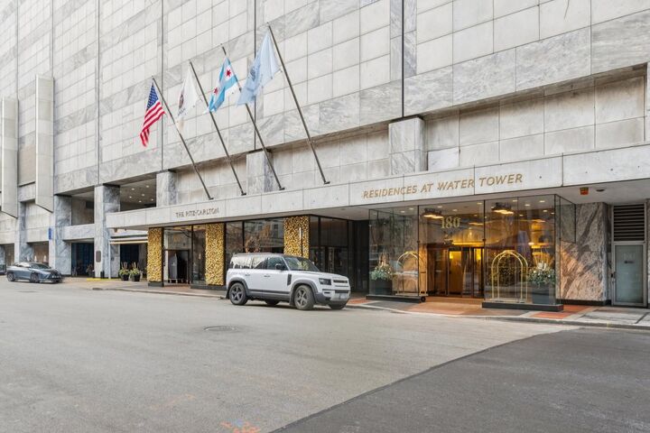 Property Photo:  180 E Pearson Street 4202  IL 60611 