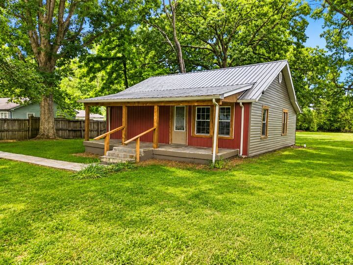 Property Photo: 502 E Monroe St TN 37388