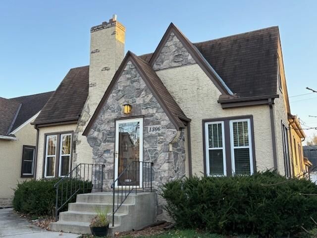 Property Photo:  1306 Eleanor Avenue  MN 55116 