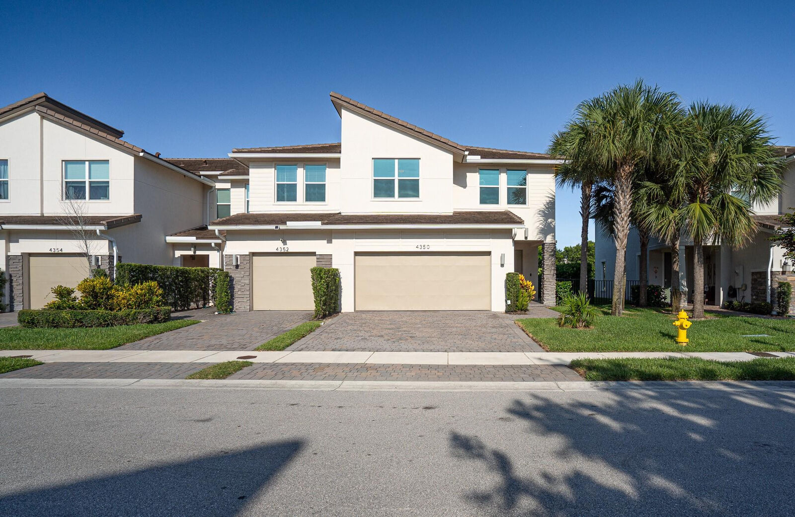 Property Photo:  4350 Veleiros Avenue  FL 33064 