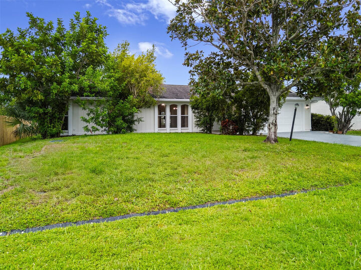 Property Photo: 461 SW Meadow Terrace FL 34984