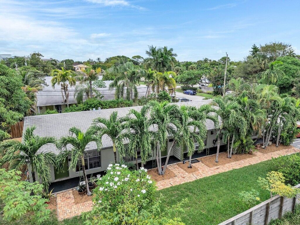 Property Photo:  2117 NE 14th Avenue  FL 33305 